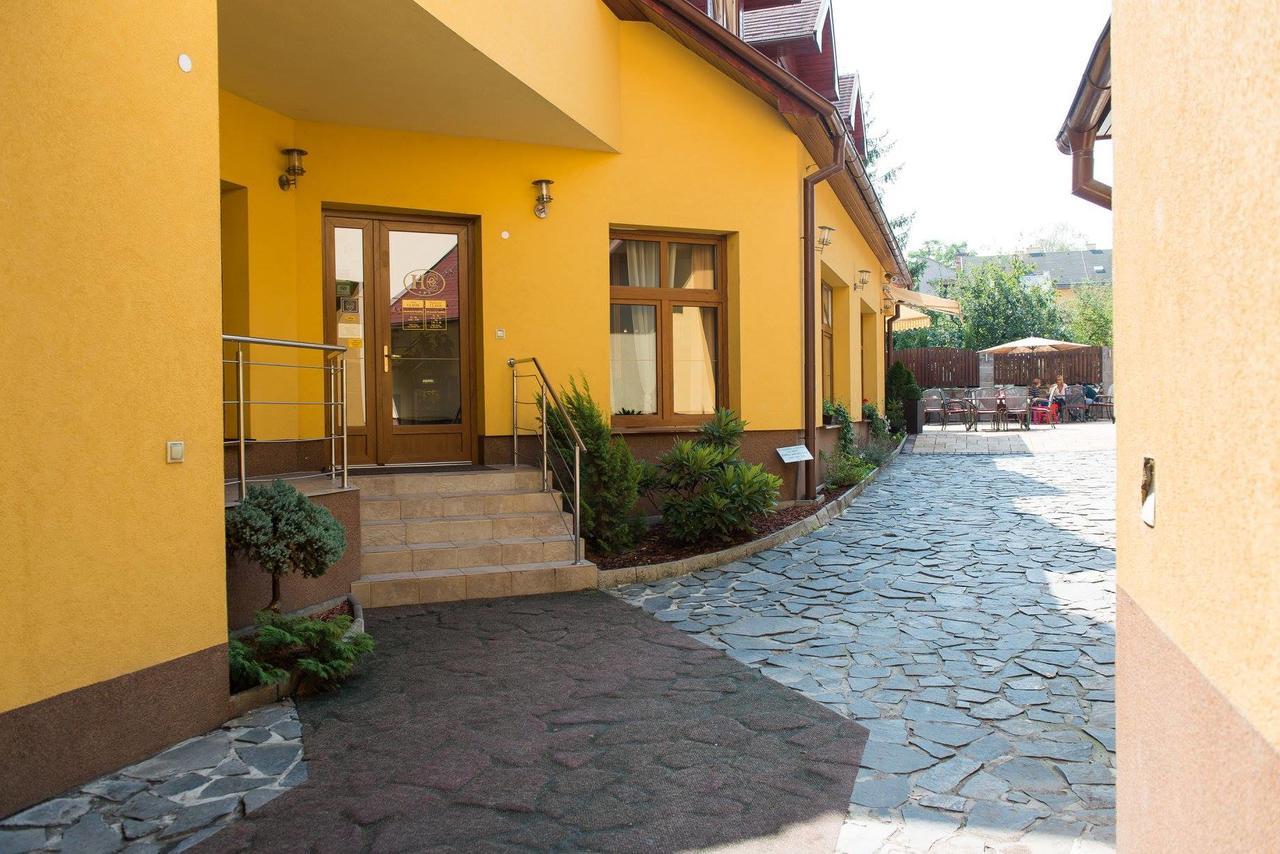 Lučenec Hotel Clavis מראה חיצוני תמונה