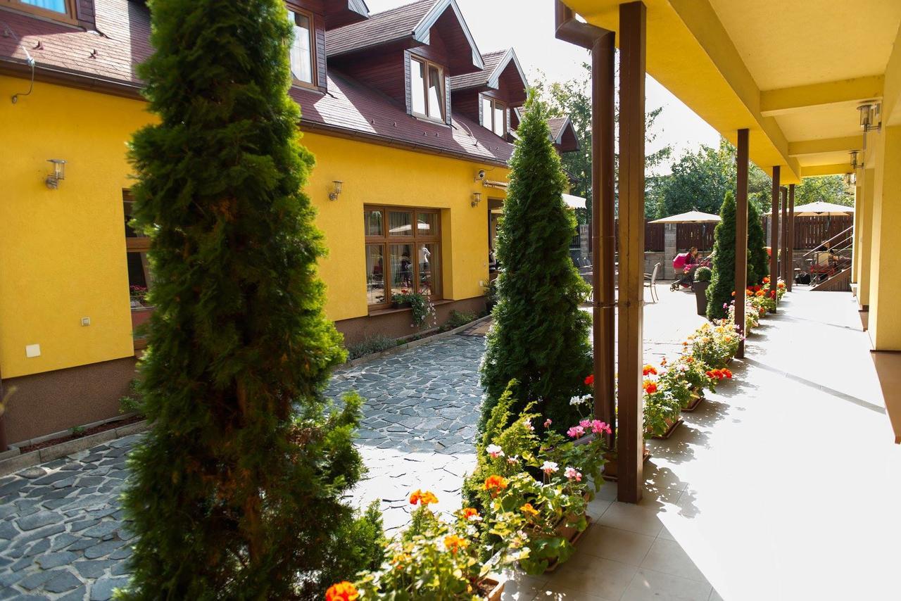 Lučenec Hotel Clavis מראה חיצוני תמונה
